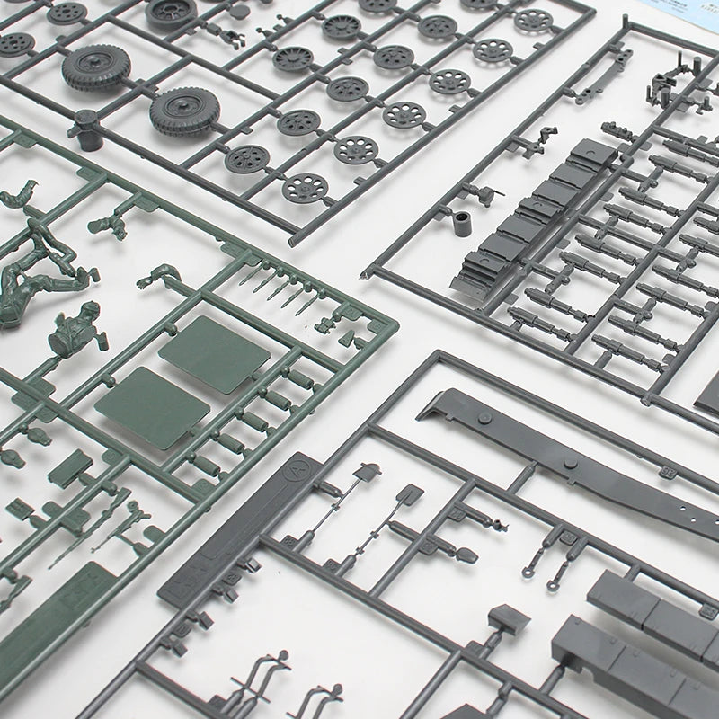 TAMIYA Assembled Tank Model Kit 35020 German Sd.Kfz.251/1 Half-track Armoured Vehicle 1/35